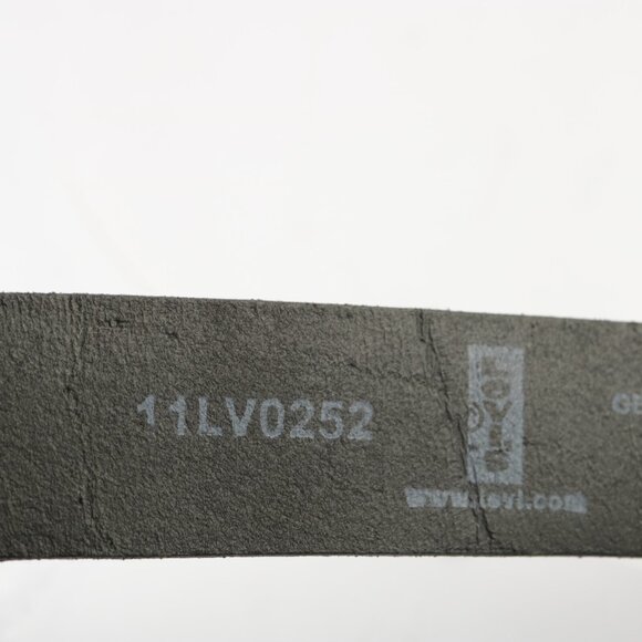 Levis Mens Belt Size 42 Pebbled Black Leather 1 1/4" Width Barrel Buckle Casual - Picture 8 of 12